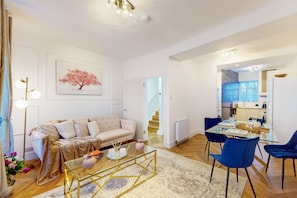Living Room / Lounge