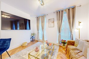 Living Room / Lounge