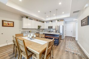 Dining Area | Kitchen