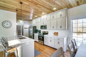 Kitchen | Central Air Conditioning | Indoor Fireplace