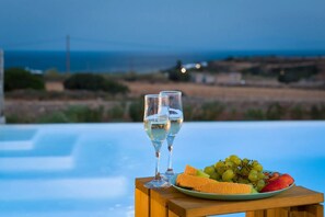 Luxurious Paros Villa | 8 Bedrooms | Villa Horizon Retreat | Private Pool & Fantastic for Family Getaways