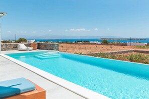 Luxurious Paros Villa | 8 Bedrooms | Villa Horizon Retreat | Private Pool & Fantastic for Family Getaways