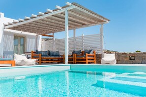 Luxurious Paros Villa | 8 Bedrooms | Villa Horizon Retreat | Private Pool & Fantastic for Family Getaways