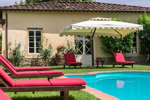 Amenities, Balcony / Terrace / Patio, Building Exterior, Facilities, Garden, Hot Tub, Pool, Spring, Summer