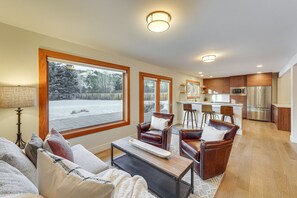 Sitting Room | 1st Floor