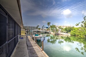 24-foot dock: Your cozy waterfront spot for unwinding.