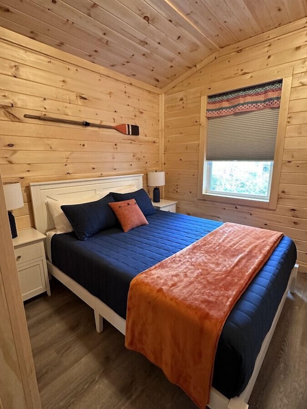 Bedroom #1 (Queen Bed)