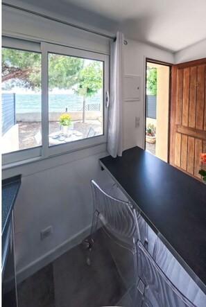Nuage, Ciel, Vaisselle, Table, Propriété, Meubles, Montagne, Aliments, Vaisselle, Drinkware