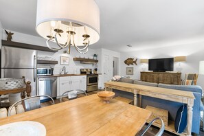 Little Beach Chickee | Dinning & Kitchen Area