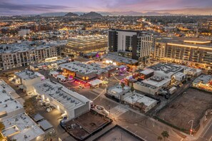 1 Mile to Old Town Scottsdale Bottled Blonde, HIFI, Maya Day Club