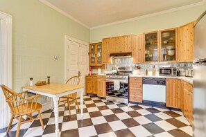 Kitchen | Main Level | Dishwasher | Drip Coffee Maker