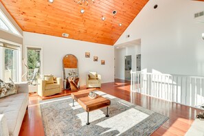 Living Room | Upper Level | Central A/C & Heating | Fireplace | Smart TV