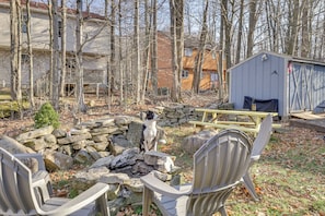 Wood-Burning Fire Pit | Single-Story House | 11 Mi to Kalahari Indoor Waterpark