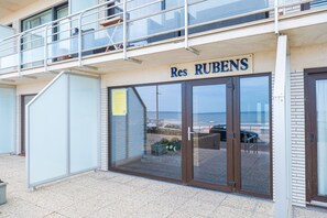 Entrance / Reception