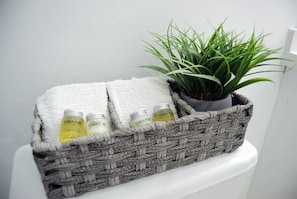 Bathroom amenities