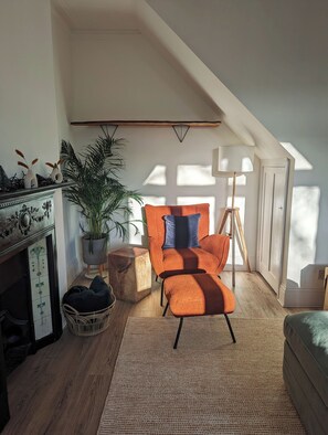 Living Room (2)