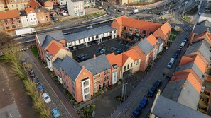 Discover comfort and convenience stay, nestled in the heart of Kingston upon Hull, England. Your perfect getaway awaits in this charming location, close to local attractions and the vibrant city life.