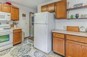 Kitchen - Kitchen and access into the home from the garage