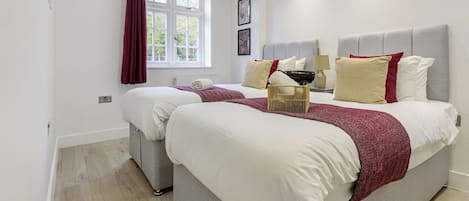 FRESH TOWELS AND HAIRDRYER PROVIDED