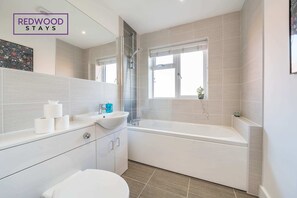 SPACIOUS FULL BATHROOM WITH A TUB AND A SHOWER