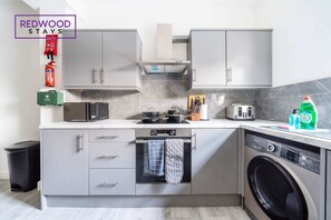 FULLY EQUIPPED KITCHEN WITH WASHER