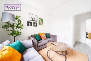 OPEN PLAN LIVING SPACE