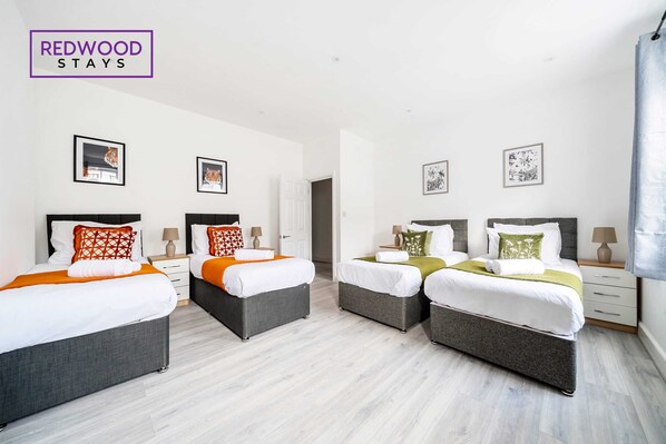BEDROOM 2 FEATURES 4 SINGLE BEDS