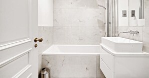 FREE USE OF SOAP, SHAMPOO AND CONDITIONER