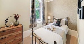 SINGLE BED WITH FRESH TOWELS AVAILABLE UPON YOUR ARRIVAL