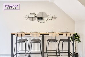 4-SEATER HIGH DINING COUNTER