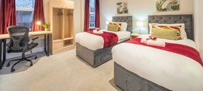 HOMELY AND RELAXING BEDROOM WITH WORKSPACE
