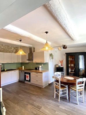Fully equipped kitchen
