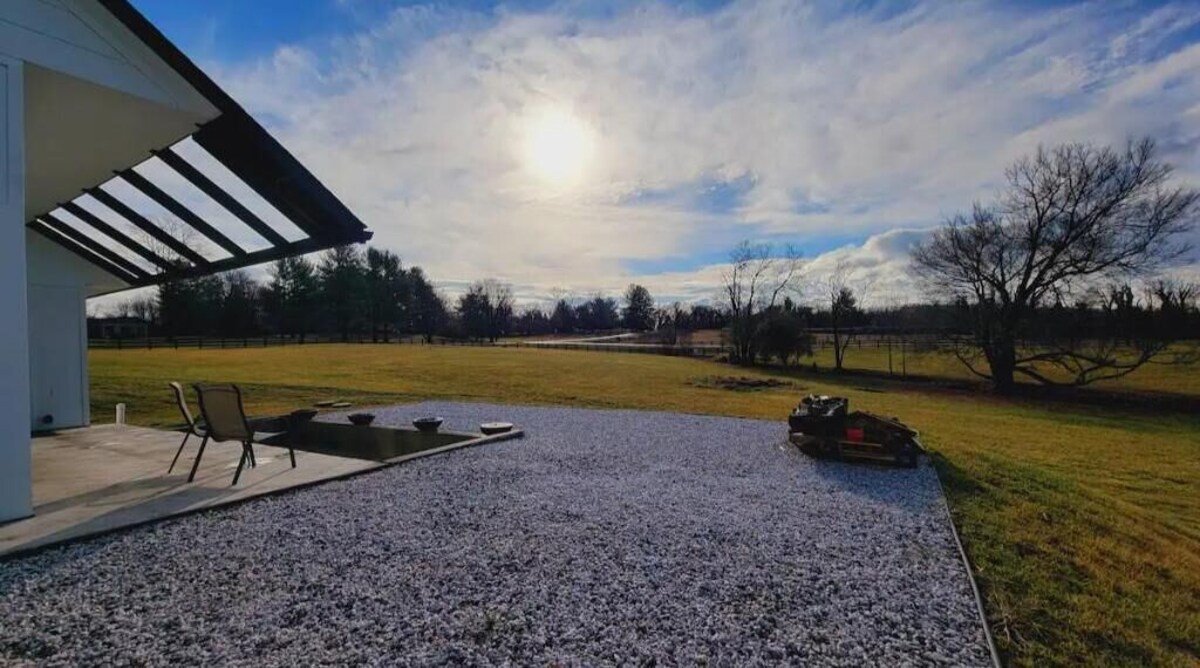 Magnificent Middleburg Getaway: 2BR w Bucolic Views, Solar Power, & Nearby Shops