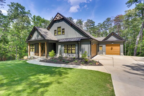 Whitetail Hideaway~ Nestled among the trees, this beautifully designed mountain home welcomes you with timeless curb appeal and high-end craftsmanship.