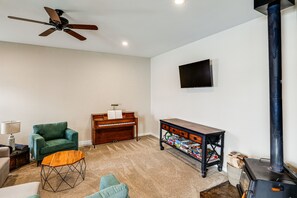 Downstairs Living Room | Wood-Burning Fireplace | Smart TV