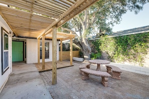 Private Patio | Single-Story Home | Kayak/Paddleboard Provided | Free WiFi