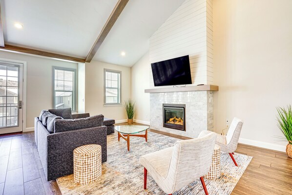 Francis Vacation Rental | 2BR | 3.5BA | 2,972 Sq Ft | Access Only By Stairs