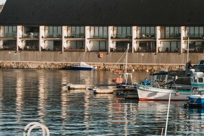 10 Cannery Row, North Quay, Hayle, Cornwall, self catering with Beach Retreats.