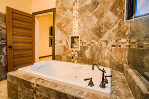 JACUZZI SUITE