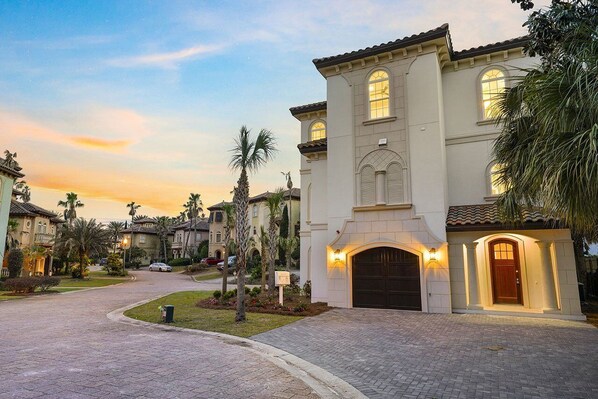 Hook, Wine, & Sinker - Luxury Event-Friendly Vacation Rental Beach House in Gated Community with Personal Elevator and Community Pool / Spa Tub -  Bliss Beach Rentals