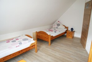 Ferienwohnung 2 (80qm)-Kinderzimmer