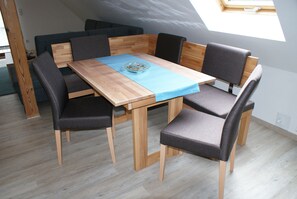 Ferienwohnung 2 (80qm)-Esszimmer