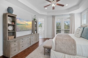 Second Floor: King Bed, Private Bathroom