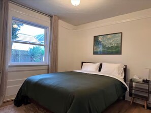 Queen bed with luxurious, soft linens.