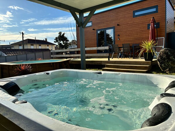 Bain à remous extérieur