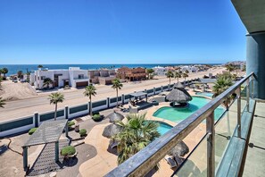 Private Balcony w Stellar Views