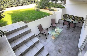 屋外ダイニングエリア
