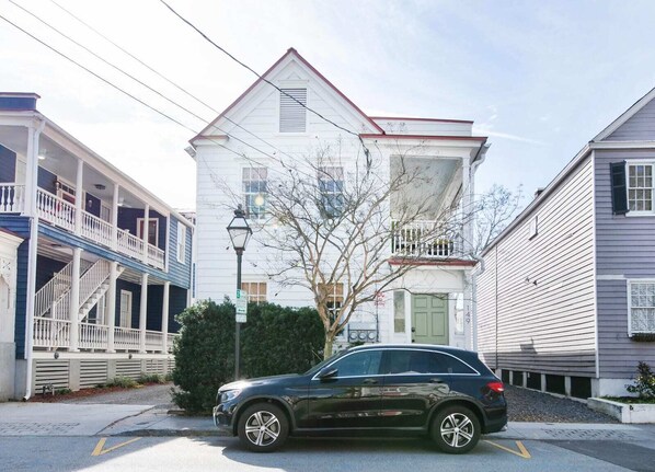Welcome to your downtown Charleston rental! Explore all things downtown by foot!