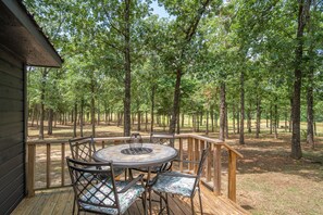 Cabin - Enjoy your morning coffee overlooking the pond