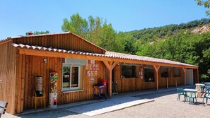 Snack bar